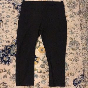 Women’s BNWOT Lululemon cropped leggings size 10